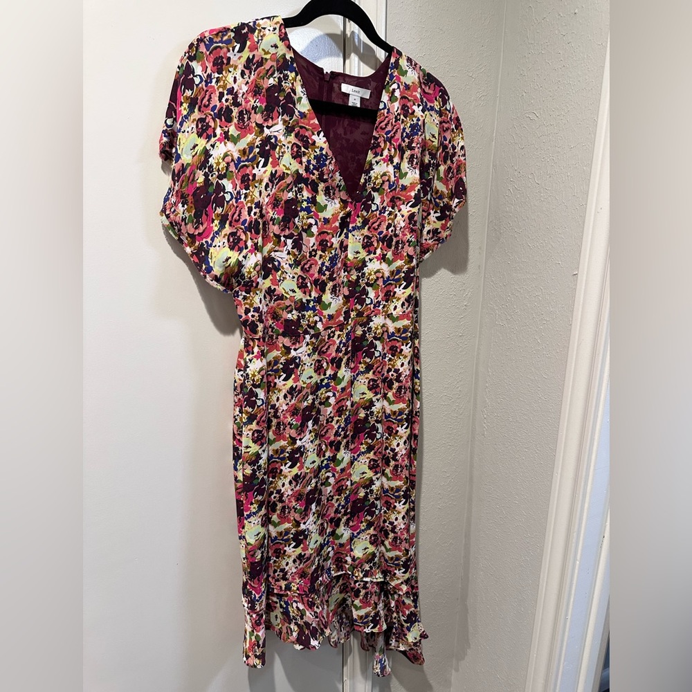 Lewit floral flutter sleeve dress. NWT size 8